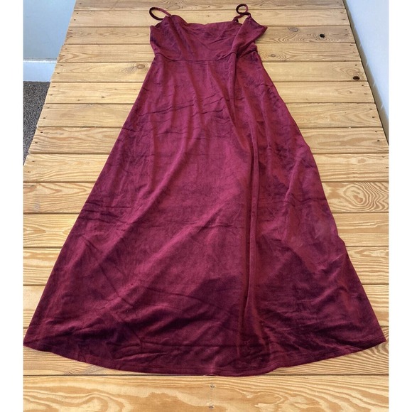 California Bay Co Faux Velvet Spaghetti Strap Dress Size Medium Women’s Wine - Picture 1 of 8